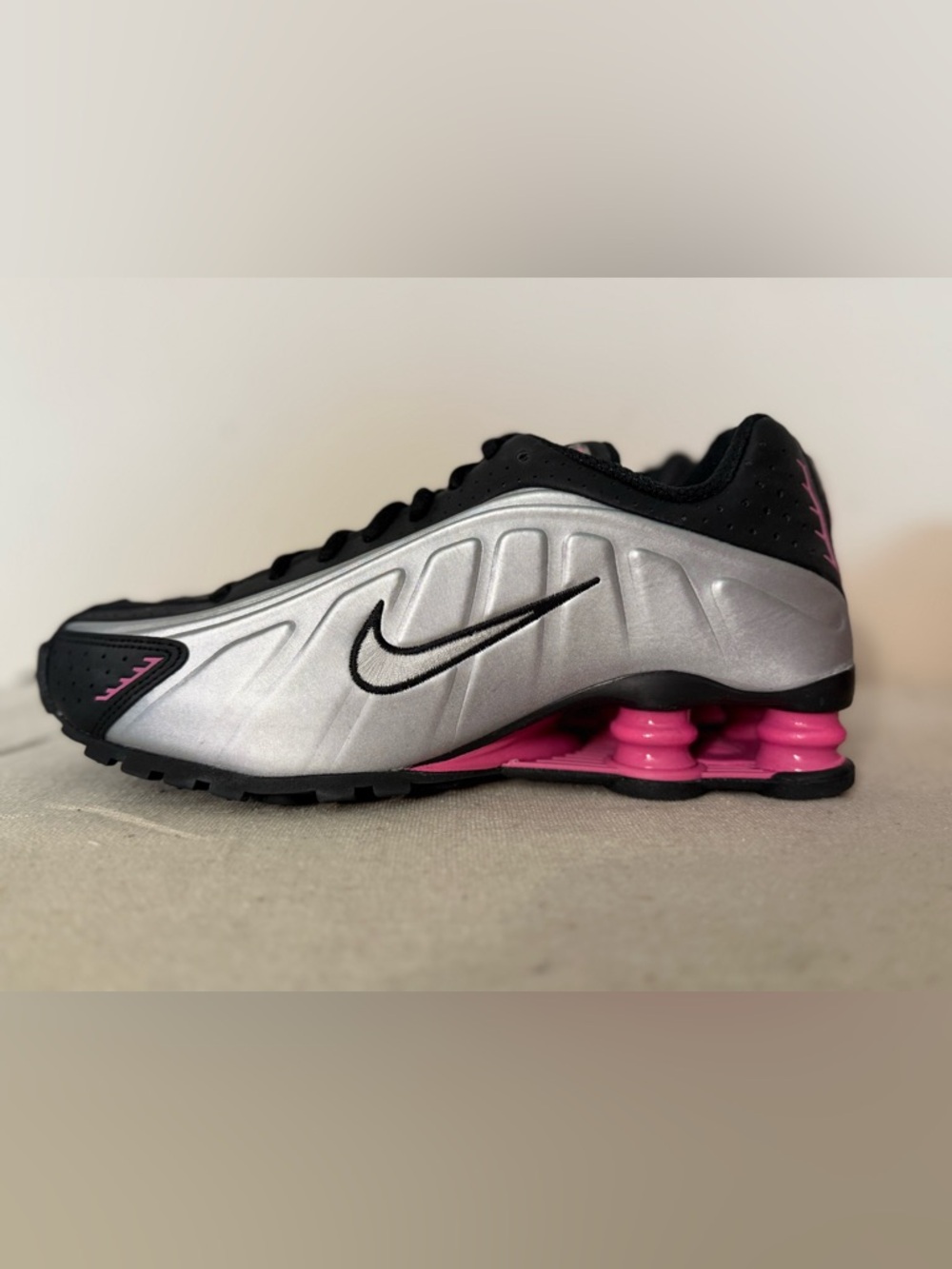 Women's Nike Shox R4-Black/Pinksicle/Metallic Silver SIZE 8 *NEW WITHOUT BOX*